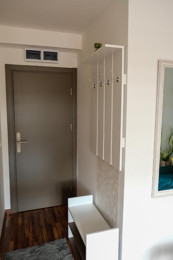 Apartment Lux Dunja Cardaci - White