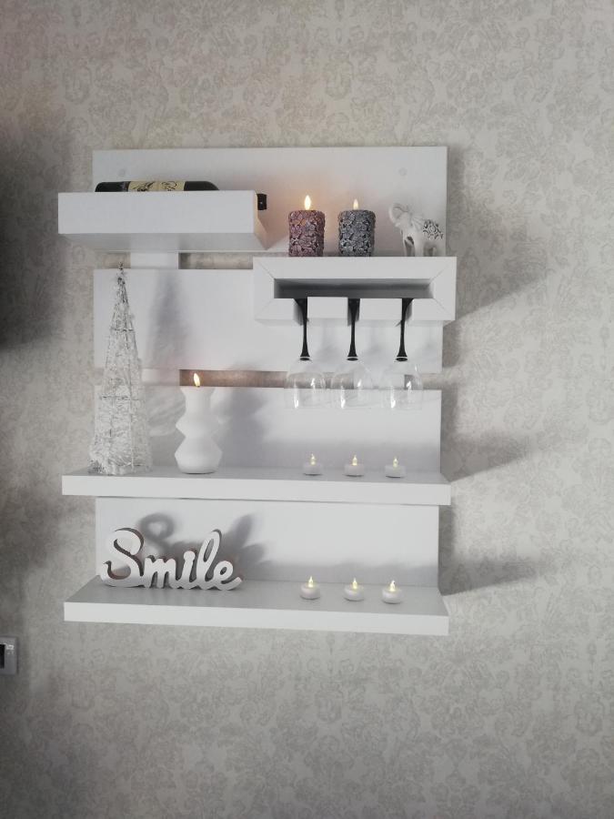 Lux Dunja Cardaci - White