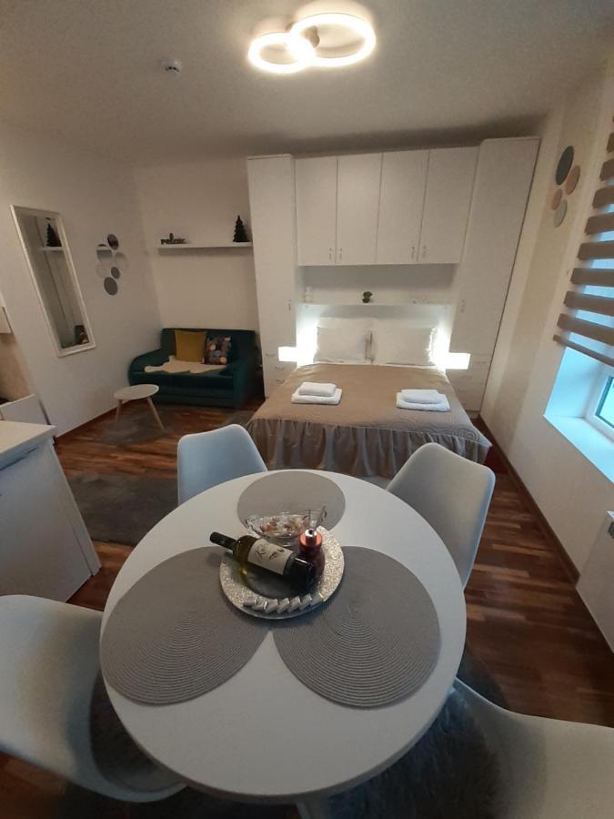 Lux Dunja Cardaci - White Apartment *