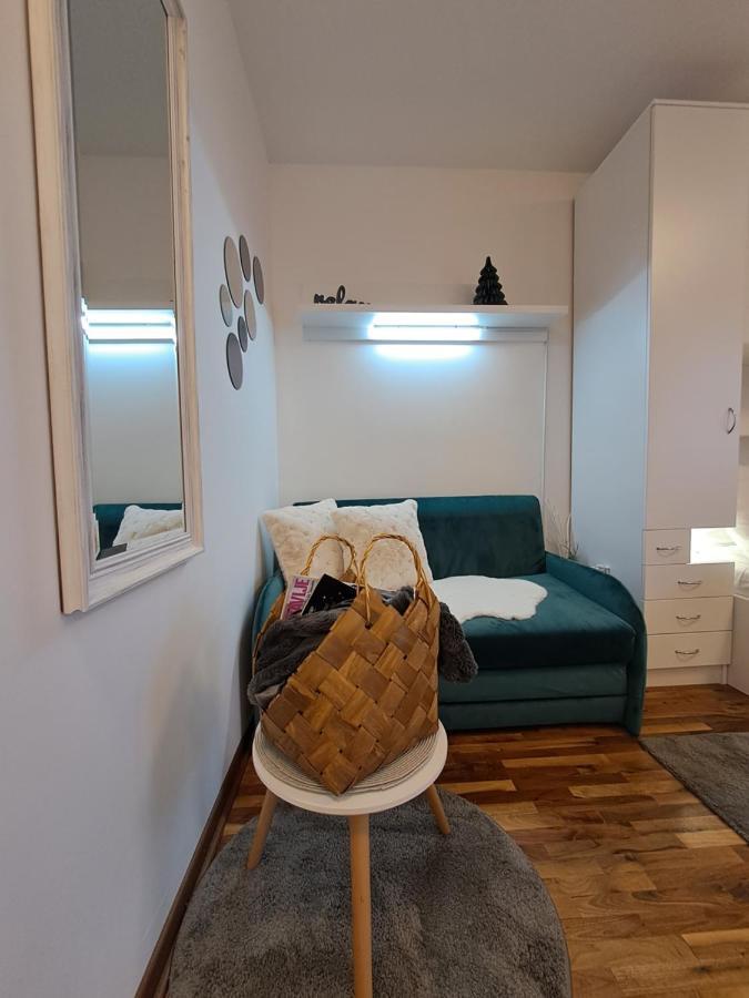 Lux Dunja Cardaci - White *