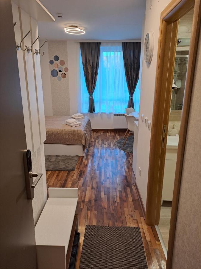 Lux Dunja Cardaci - White Apartment
